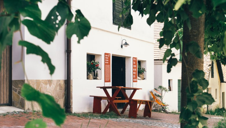 Falkenstein Kellergasse© Niederösterreich Werbung Franziska Reichl, © Niederösterreich Werbung / Franziska Reichl Falkenstein Kellergasse© Niederösterreich Werbung Franziska Reichl, © Niederösterreich Werbung / Franziska Reichl