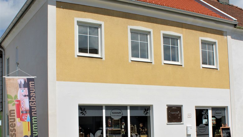 nusseum-krummnussbaum, © Johann Peham nusseum-krummnussbaum, © Johann Peham