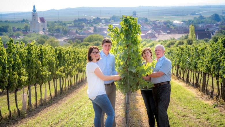 Vintner family Schneider, © Reinhard Podolsky Vintner family Schneider, © Reinhard Podolsky