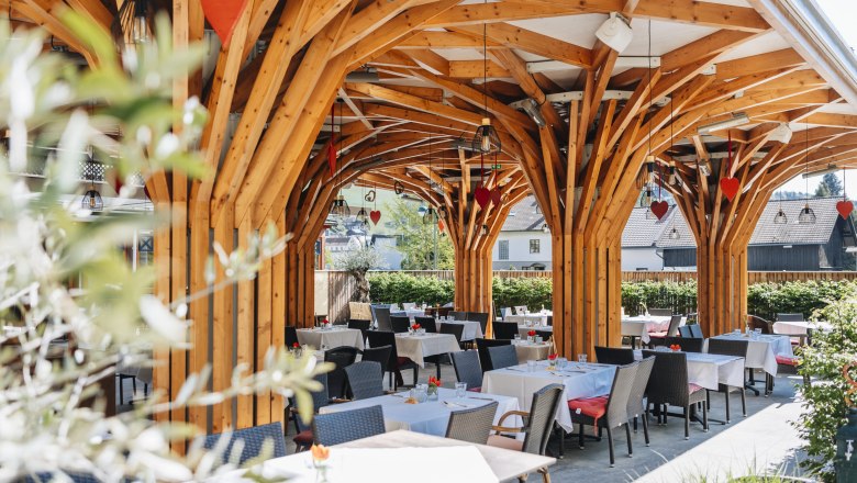 Moderner, schattiger Gastgarten, © Niederösterreich Werbung/David Schreiber Moderner, schattiger Gastgarten, © Niederösterreich Werbung/David Schreiber