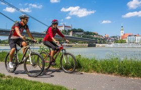 Radfahrer in Bratislava © MS Agency/Robert Vrlák, © Donau Niederösterreich Tourismus GmbH Radfahrer in Bratislava © MS Agency/Robert Vrlák, © Donau Niederösterreich Tourismus GmbH