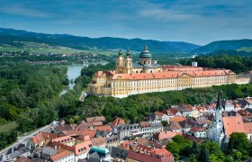 Stadt Melk & Stift © Donau Niederösterreich/www.extremfotos.com, © Donau Niederösterreich Tourismus GmbH Stadt Melk & Stift © Donau Niederösterreich/www.extremfotos.com, © Donau Niederösterreich Tourismus GmbH