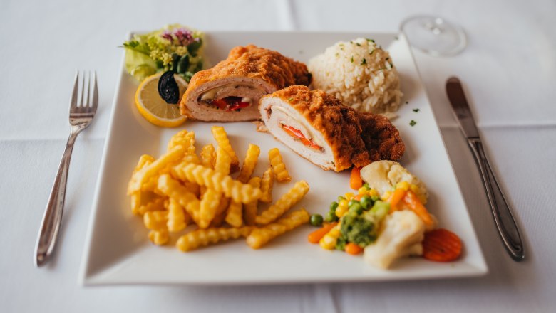 Nussendorf wedding schnitzel, © Niederösterreich Werbung/Daniela Führer Nussendorf wedding schnitzel, © Niederösterreich Werbung/Daniela Führer