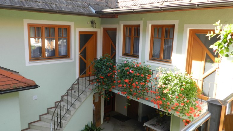 Courtyard Winzerhof Mörtinger, © Familie Mörtinger Courtyard Winzerhof Mörtinger, © Familie Mörtinger