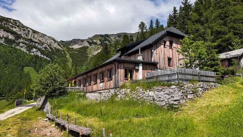 Vienna Alps in Lower Austria, mountain hut, Waxriegelhaus, Rax, © Niederösterreich Werbung/Joel Eggimann Vienna Alps in Lower Austria, mountain hut, Waxriegelhaus, Rax, © Niederösterreich Werbung/Joel Eggimann