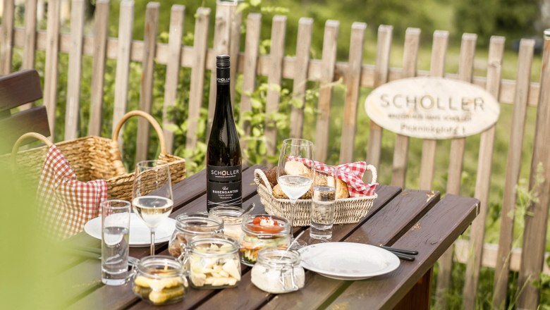 Picnic in the vineyard, © Stefanie Winter Picnic in the vineyard, © Stefanie Winter