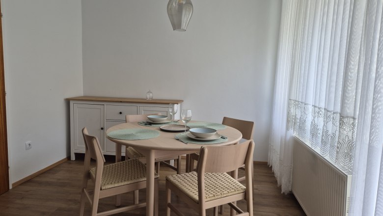 Dining area vacation home at the Schlosspark, © Kainz-Waldinger Dining area vacation home at the Schlosspark, © Kainz-Waldinger