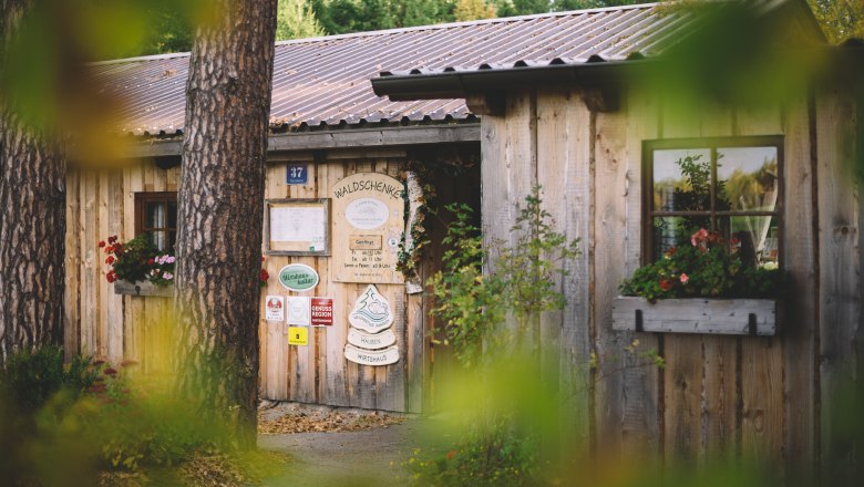 Beautiful wooden house on the edge of the forest, © Niederösterreich Werbung/Mara Hohla Beautiful wooden house on the edge of the forest, © Niederösterreich Werbung/Mara Hohla