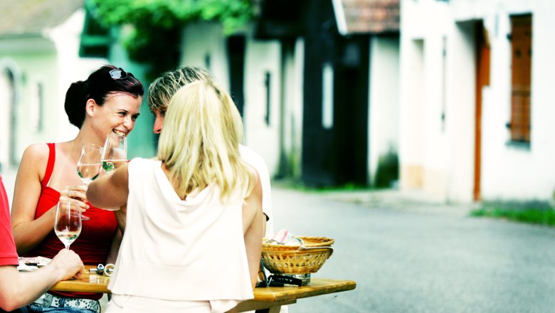 Ahrenberg wine cellar lane, © Mostviertel Tourismus, weinfranz.at Ahrenberg wine cellar lane, © Mostviertel Tourismus, weinfranz.at