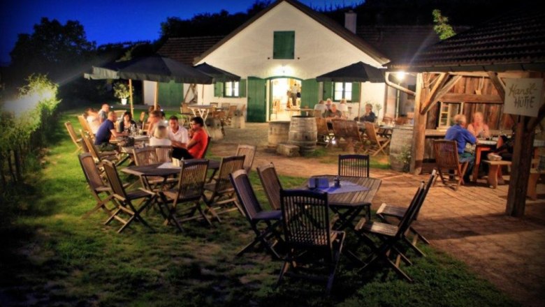 Evening atmosphere at the wine tavern, © Johannes Kitzler Evening atmosphere at the wine tavern, © Johannes Kitzler