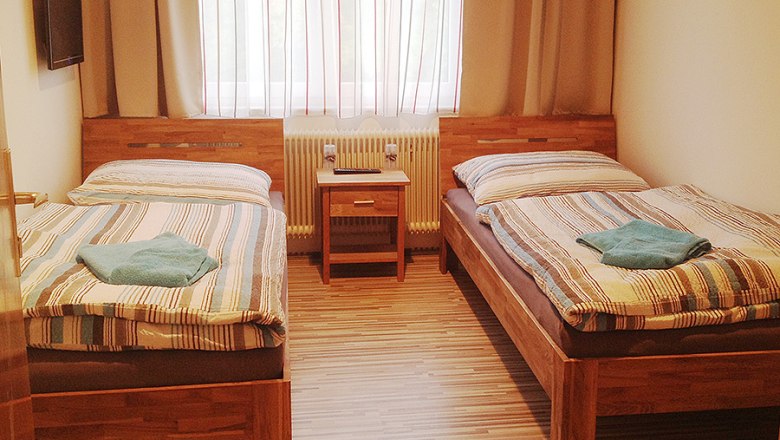 Bedroom single beds, © GasthausSchmidtmayer Bedroom single beds, © GasthausSchmidtmayer