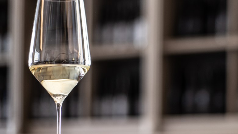 Wine glass, © Weinviertel Tourismus / Doris Schwarz-König Wine glass, © Weinviertel Tourismus / Doris Schwarz-König