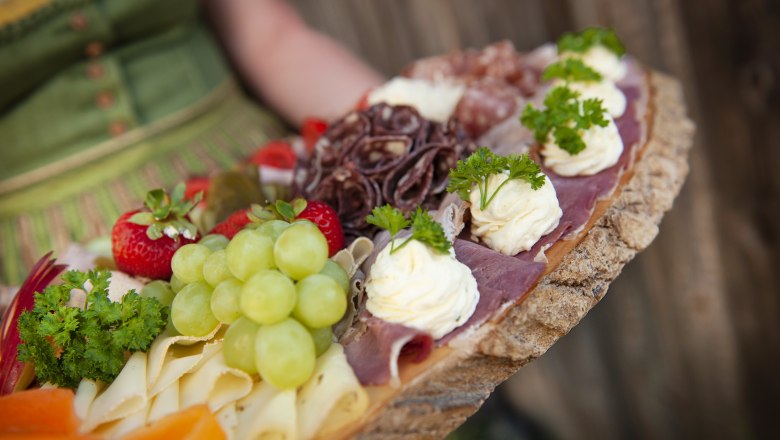 Snack platter at the Böhm gourmet farm, © Wiener Alpen, Stefan Knittel Snack platter at the Böhm gourmet farm, © Wiener Alpen, Stefan Knittel