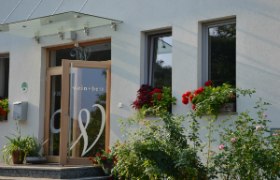 Wine + Bed Wiedeck, © Andrea Wiedeck Wine + Bed Wiedeck, © Andrea Wiedeck