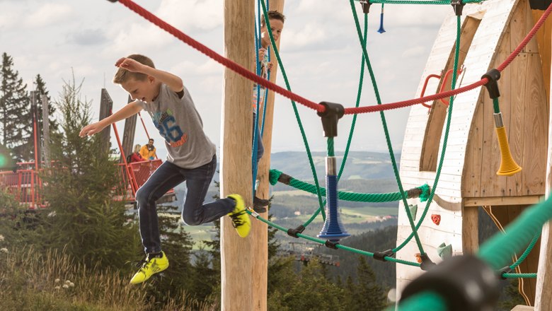 Climbing fun at the adventure playground, © Erlebnisalm Mönichkirchen, Martin Fülöp Climbing fun at the adventure playground, © Erlebnisalm Mönichkirchen, Martin Fülöp