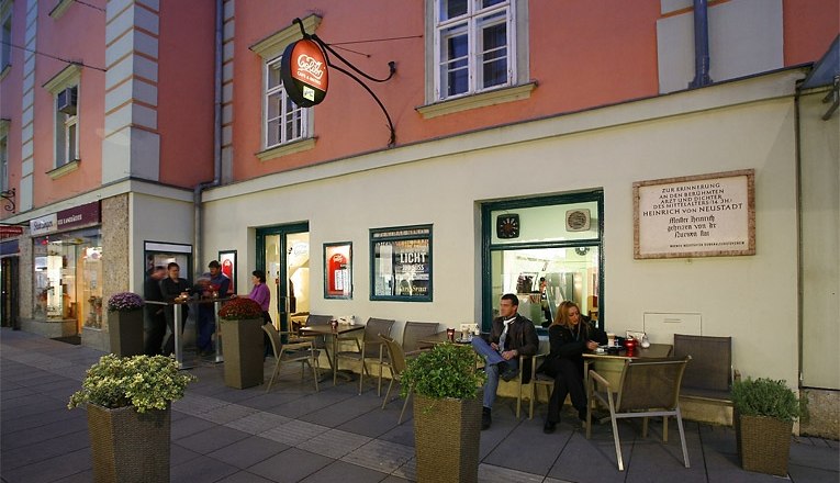 Colibri mit Schanigarten, © Susanne Karas Colibri mit Schanigarten, © Susanne Karas