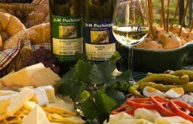 Heurigen snack, © Rita Newman Heurigen snack, © Rita Newman