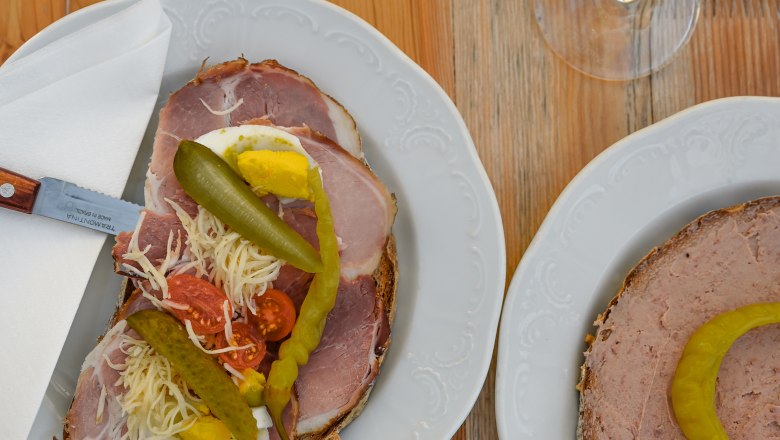 Heurigen snack, © Weinviertel Tourismus GmbH / Lisa Sedlatschek Heurigen snack, © Weinviertel Tourismus GmbH / Lisa Sedlatschek