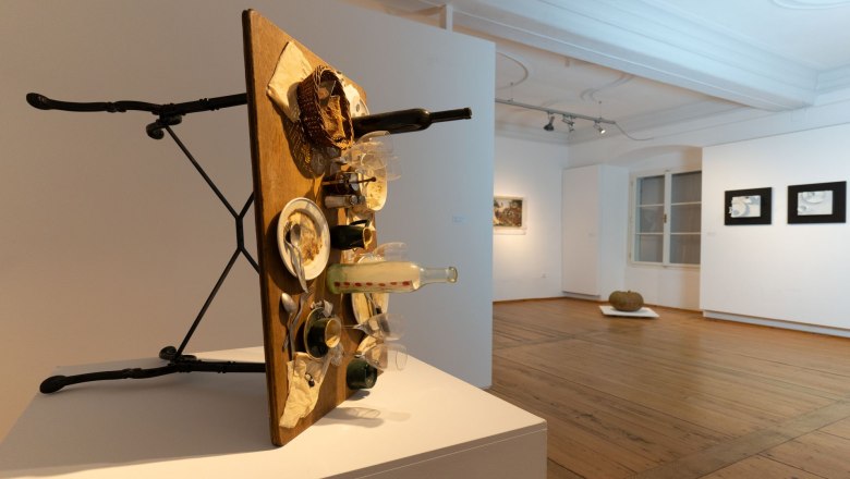 Table de Clown Bar, 1966, © Ausstellungshaus Spoerri Table de Clown Bar, 1966, © Ausstellungshaus Spoerri