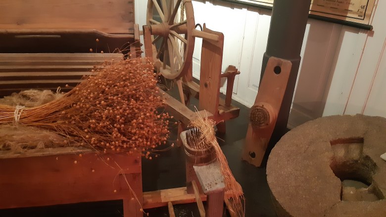 Flax becomes linen, © Ulrike Pany Flax becomes linen, © Ulrike Pany