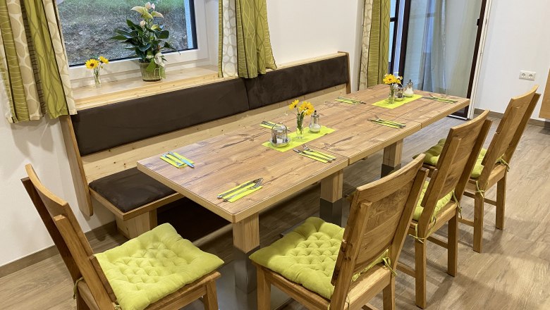 Dining set, © Hofbauer-Hof, Fotograf Josef Hofbauer Dining set, © Hofbauer-Hof, Fotograf Josef Hofbauer