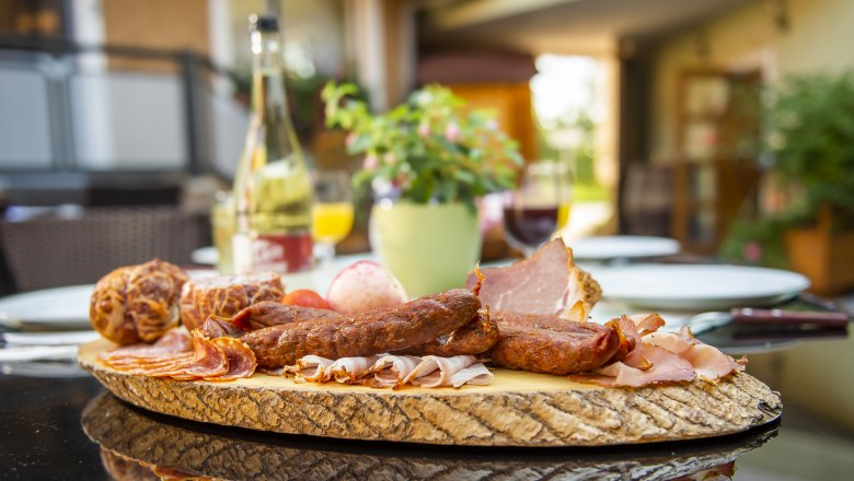 Snack, © Familie Wilhelm/POV Robert Herbst Snack, © Familie Wilhelm/POV Robert Herbst