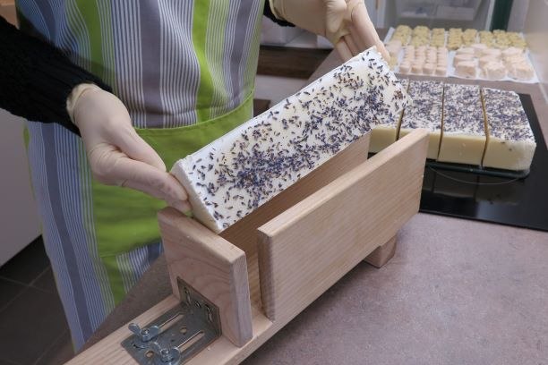 Cutting soap, © Birgit Schrammel Cutting soap, © Birgit Schrammel