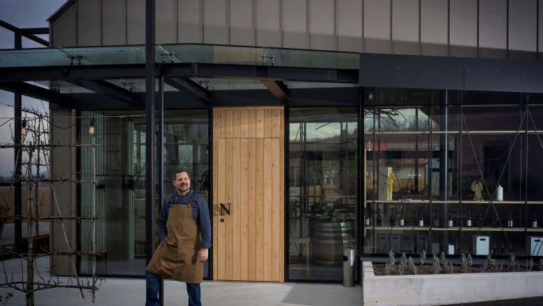 Pohľad zvonku s Mikeom, © robert herbst Pohľad zvonku s Mikeom, © robert herbst