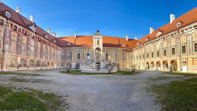 Petronell Castle, inner courtyard, Petronell-Carnuntum, © Sonja Parapatits Petronell Castle, inner courtyard, Petronell-Carnuntum, © Sonja Parapatits
