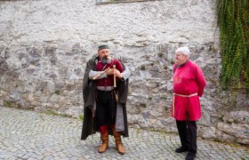 Mittelalterstadtführung mit Dudelsackspieler, Hainburg/Donau, © Donau Niederösterreich, Barbara Elser Mittelalterstadtführung mit Dudelsackspieler, Hainburg/Donau, © Donau Niederösterreich, Barbara Elser