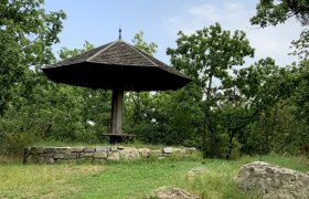 A giant umbrella sits enthroned on the Parapluieberg, © Max Filipsky A giant umbrella sits enthroned on the Parapluieberg, © Max Filipsky