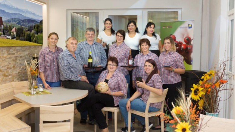 GH Falkensteiner Belegschaft, © Fotostudio Macher GH Falkensteiner Belegschaft, © Fotostudio Macher