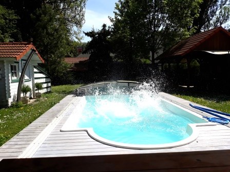 Bazén, © bed and pool Bazén, © bed and pool