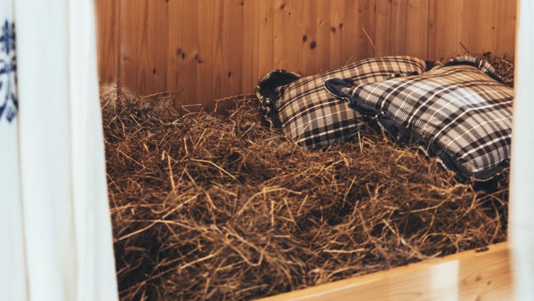 Wellness in a hay bed, © Niederösterreich Werbung/David Schreiber Wellness in a hay bed, © Niederösterreich Werbung/David Schreiber
