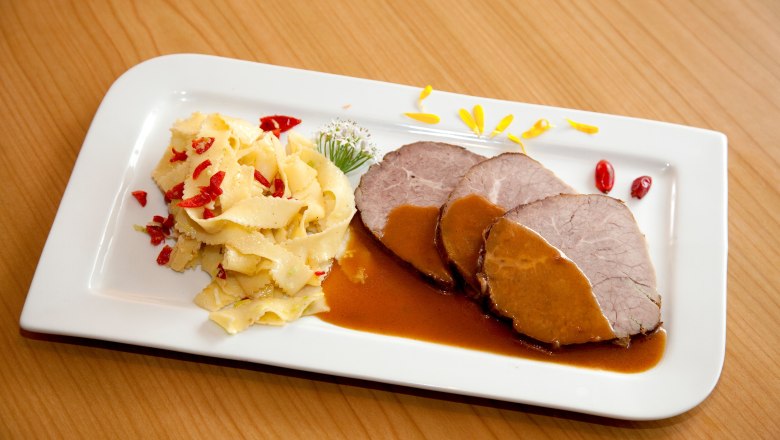 Main courses with rosehip, © Gesund und Leben/Nadja Meister Main courses with rosehip, © Gesund und Leben/Nadja Meister