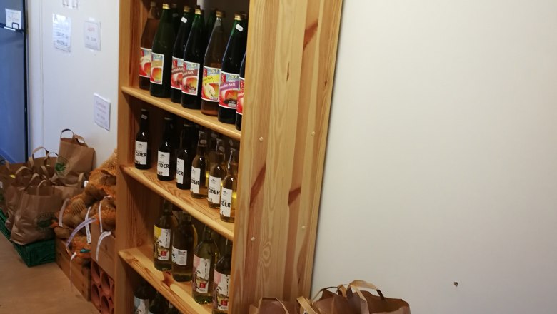 Juices in the Heilos farm shop, © Claudia Gugler Juices in the Heilos farm shop, © Claudia Gugler