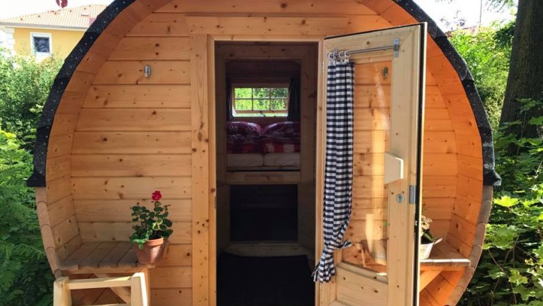 Sleeping barrel from the outside, © Schlaffass Sleeping barrel from the outside, © Schlaffass