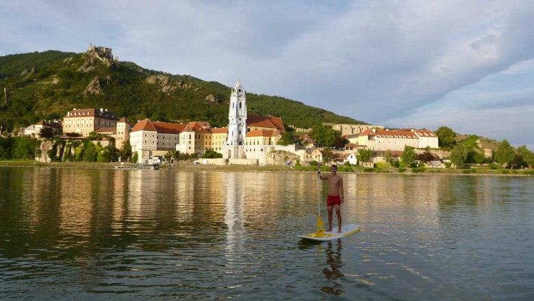 Canoeing opposite Dürnstein, © Kanu Wachau Gregor Wimmer Canoeing opposite Dürnstein, © Kanu Wachau Gregor Wimmer