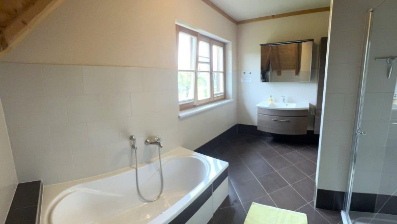 Vacation apartment bathroom, &copy; H&ouml;barten