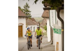 Radlerrast in der Maulavern Kellergasse, © Weinviertel Tourismus / Bartl