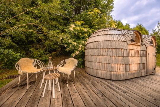 Sauna v záhrade na dovolenke na železničnej stanici, © Maximilian Pawlikowski