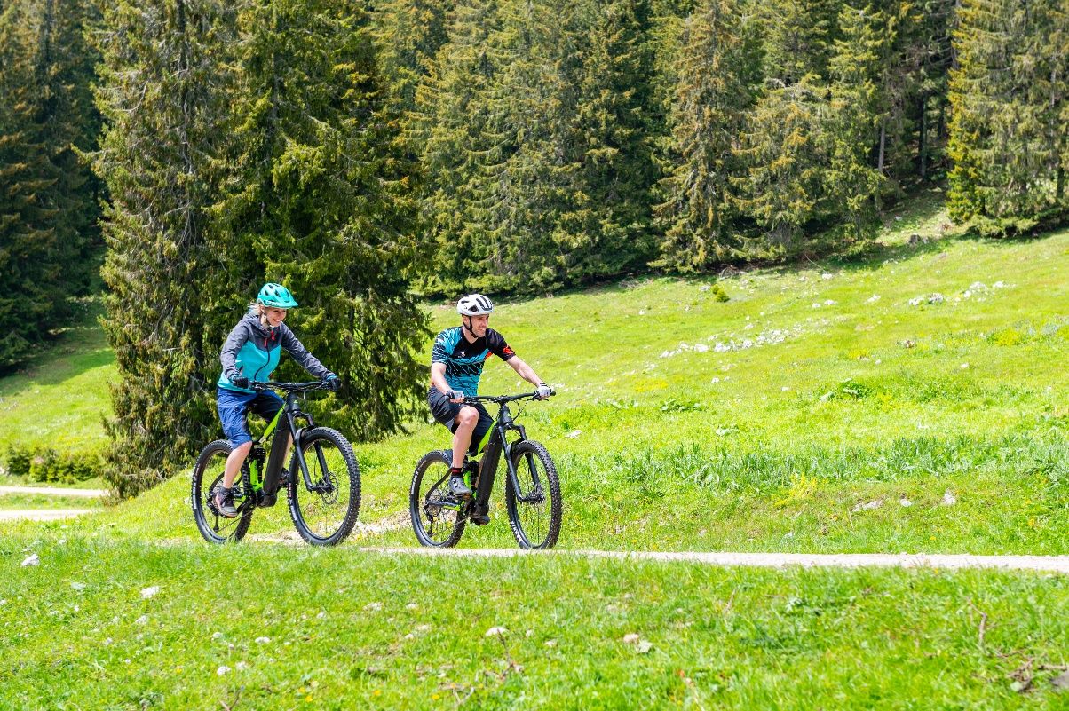 Túra na e-bicykli po alpských pastvinách na Kitzhütte a Siebenhütten-Alm