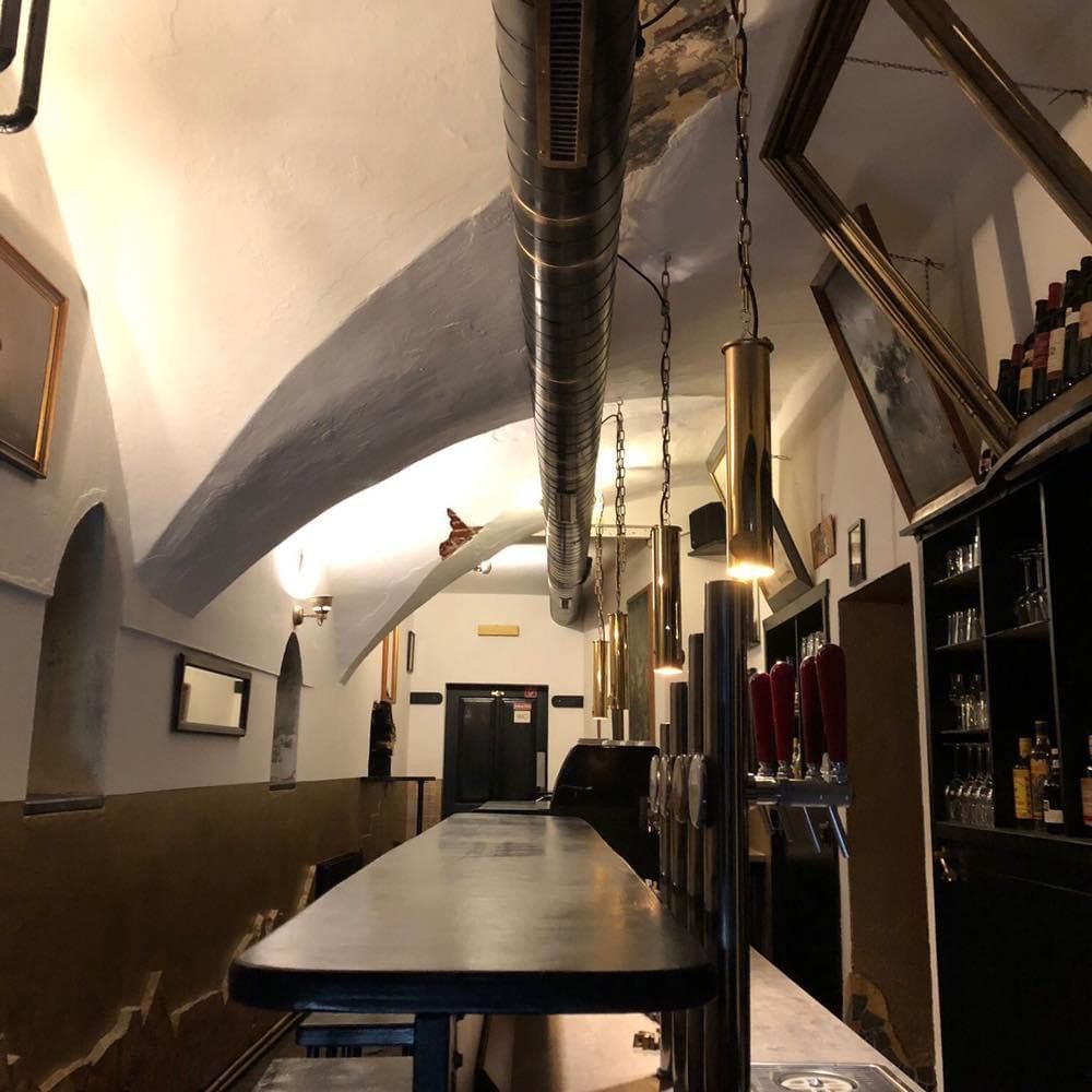 Kaviareň a bar Mittndrin