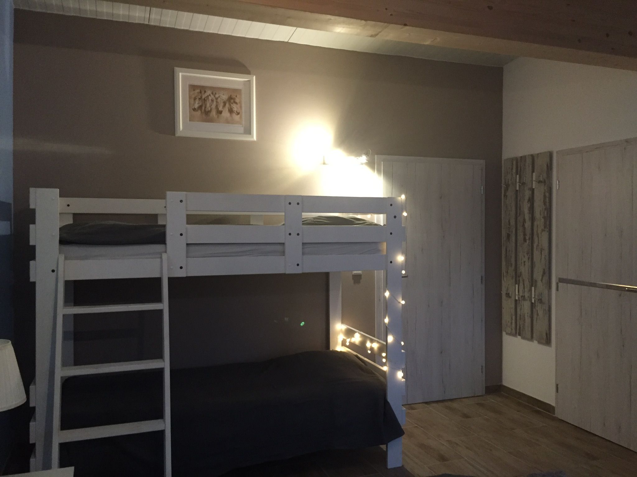 Hippo Campus, izba, poschodová posteľ