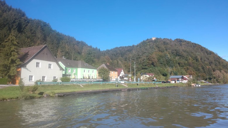 Located directly on the Danube: Gasthof Ziseritsch (in green), &copy; Ziseritsch