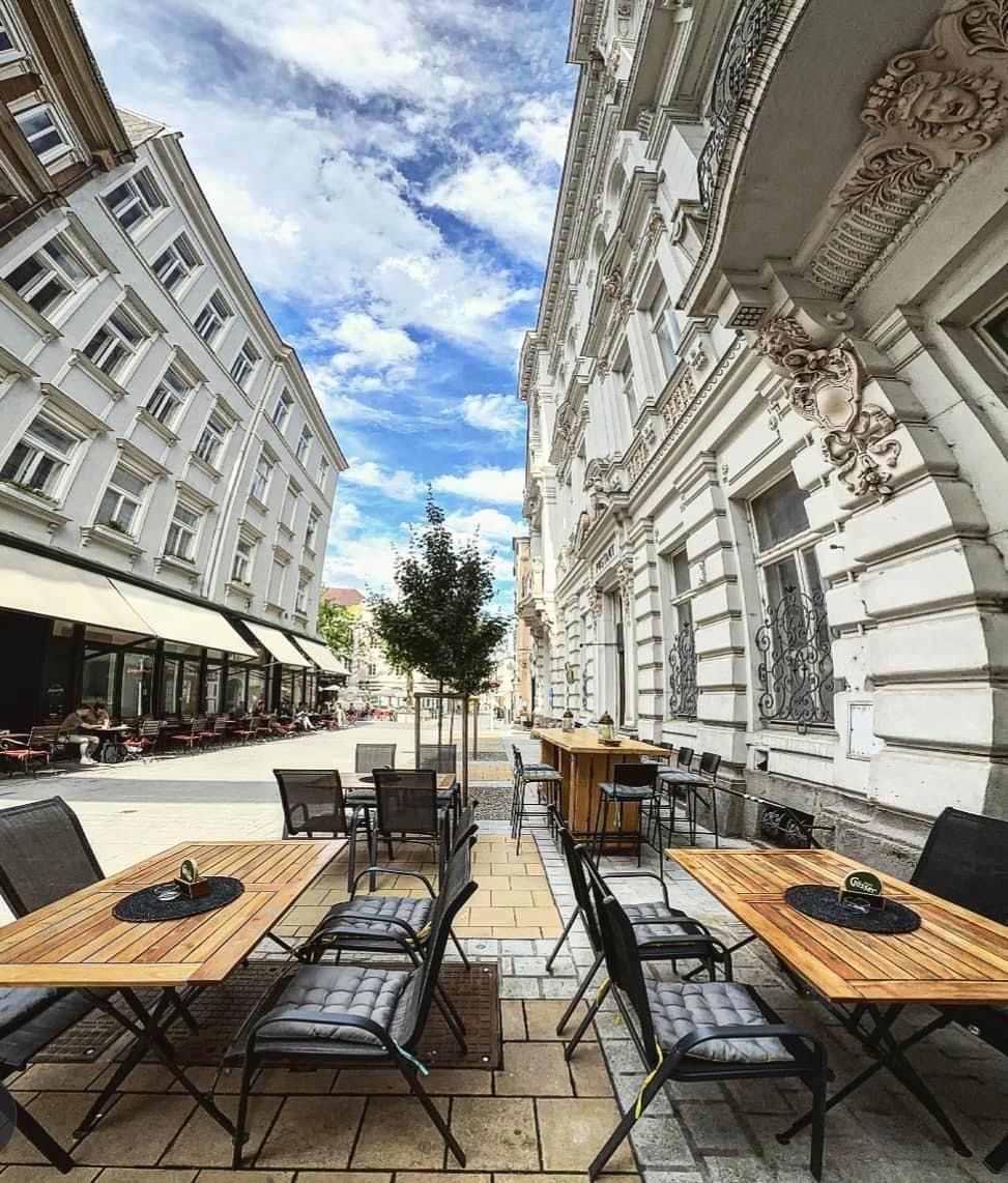 Kaviareň a bar Mittndrin