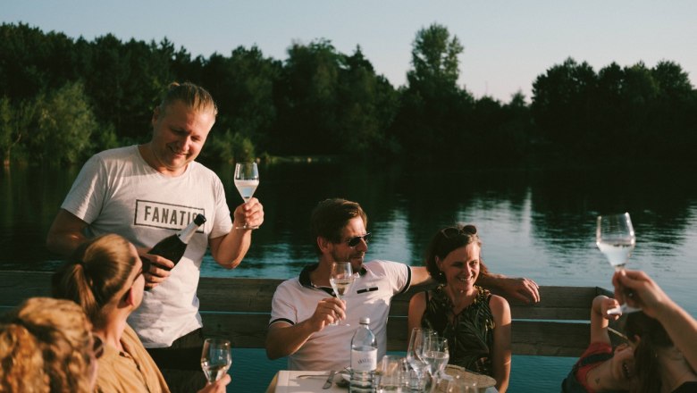 Indulgence in a sea can, © Konstantin Mikulitsch