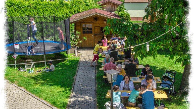 Z&aacute;hrada v lete, &copy; Marchsteiner