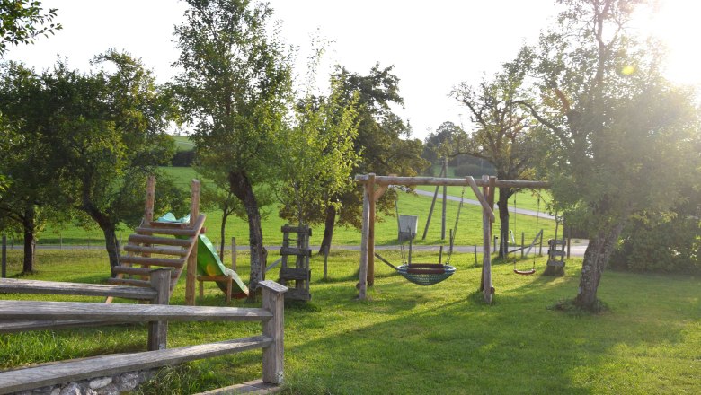 Swing and slide, © Höbarten