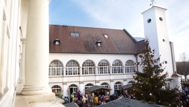 Katzelsdorf Castle at the Christmas market, &copy; Wiener Alpen/Stefanie Reisenbauer